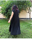 black flowy dress 